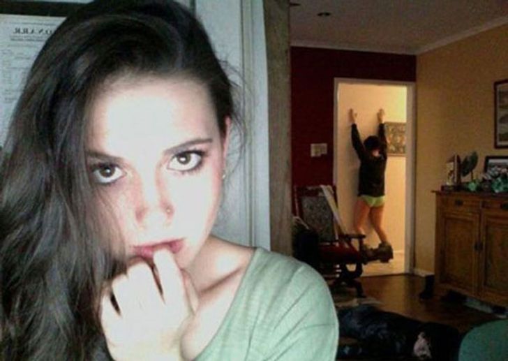 22 Times People Tried to Take Selfies and Failed Dramatically