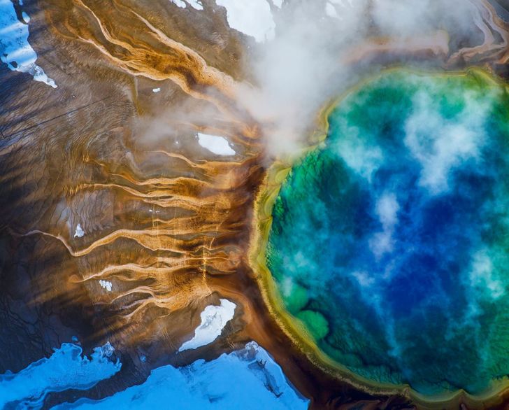 25 Stirring Shots in “National Geographic” That Make Time Stop