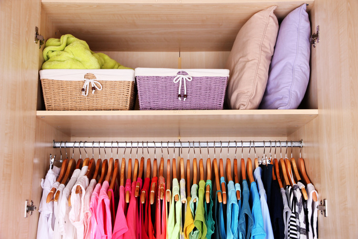 How to Color Coordinate Your Closet Like a Pro