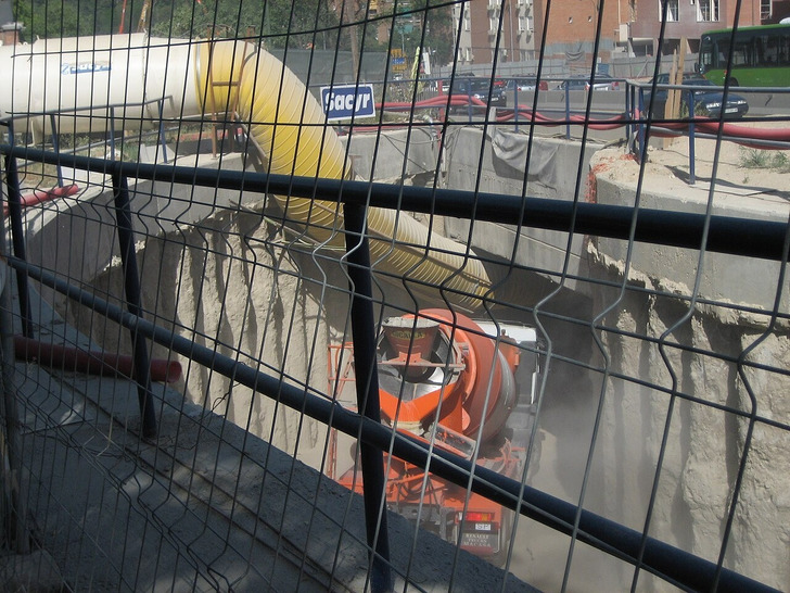 2006: work on the riverbank during the tunnel project