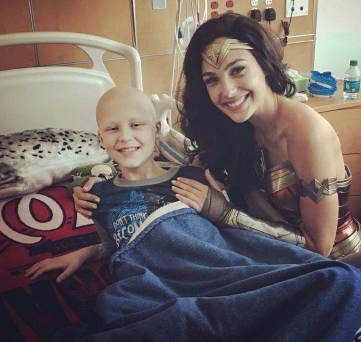 Gal Gadot Visits a Children's Hospital Dressed as Wonder Woman, Proving  Each of Us Can Be a Hero / Bright Side