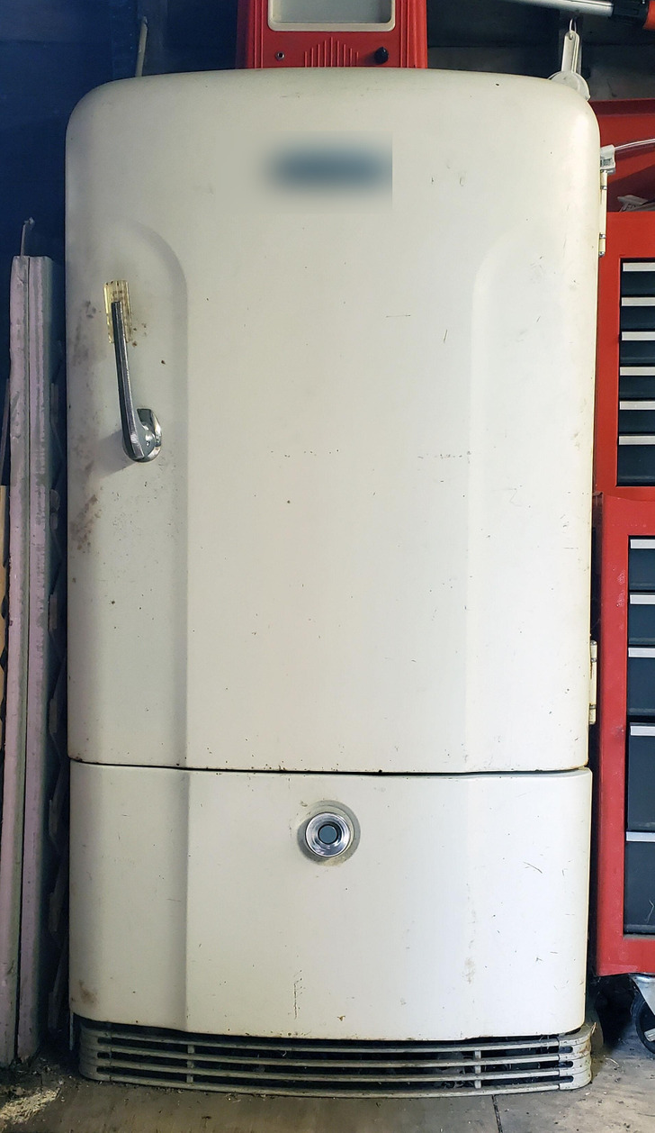 A 1948 Fridge That Ran in One Apartment for 60 Years, Then Got Saved From the Scrapyard