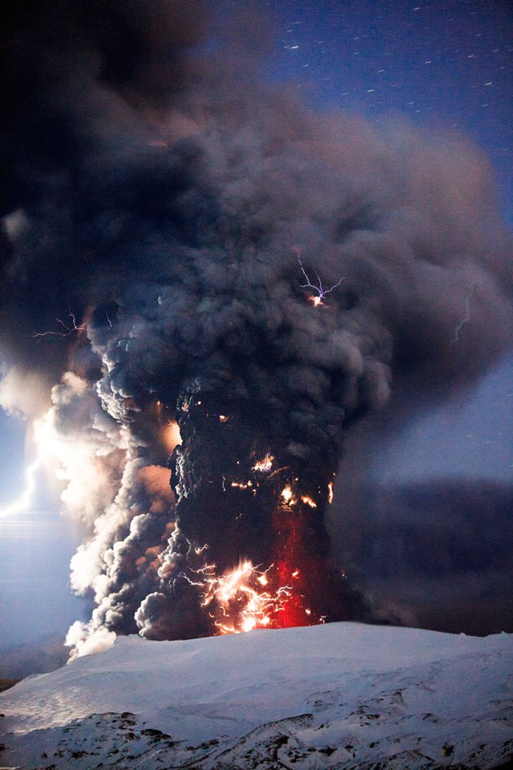 letusan vulkanik memicu petir dahsyat