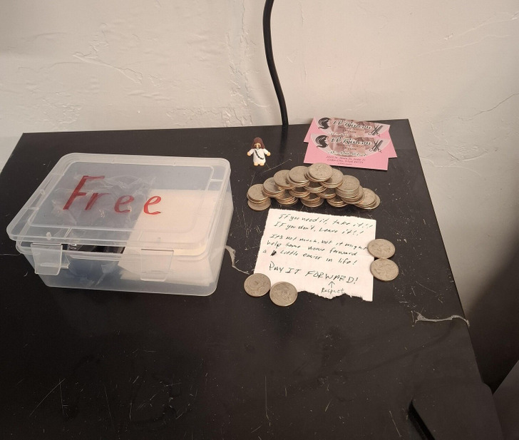 A Small-Town Laundromat Already Gave Away Free Pods, Then a Note and Extra Quarters Appeared