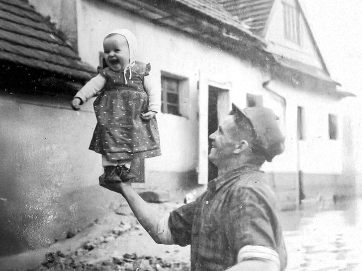 15bab15a85af70d0f76f9b1a87 20+ Heartwarming Photos That Feel Like a Trip to Our Moms’ and Grandmas’ Childhood / Bright Side