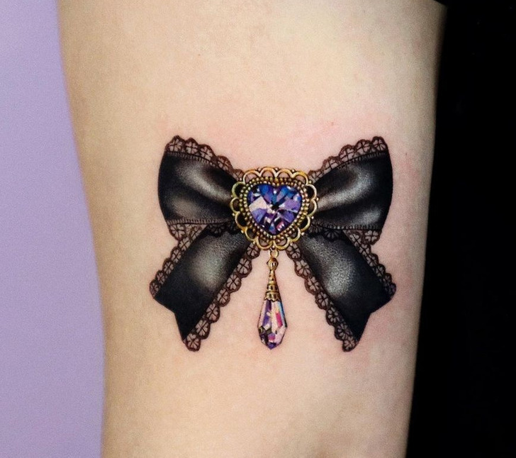 An Artist Creates Posh Tattoos That Look Like Theyre Right Out of a Jewelry  Boutique  Bright Side