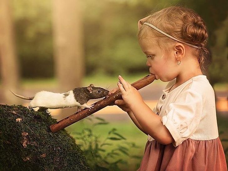 Fotograf zachytáva deti maznanie so zvieratami a je to najčistejšia vec, akú sme kedy videli
