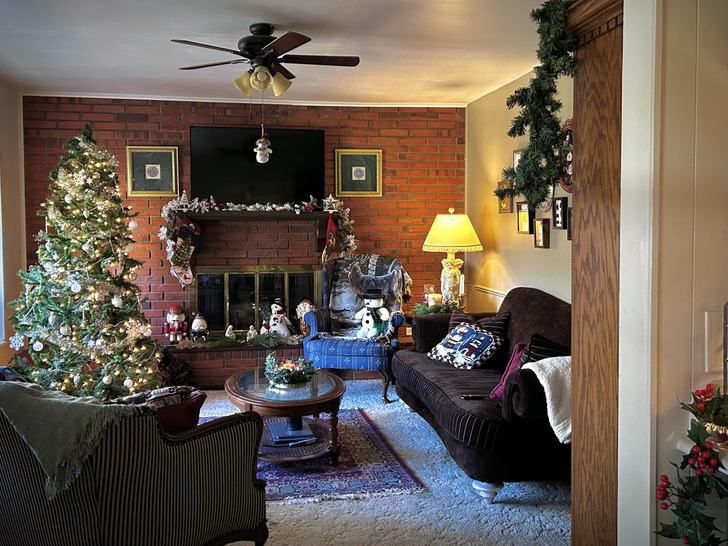 Steady Warm White Lights: the Quiet Tree