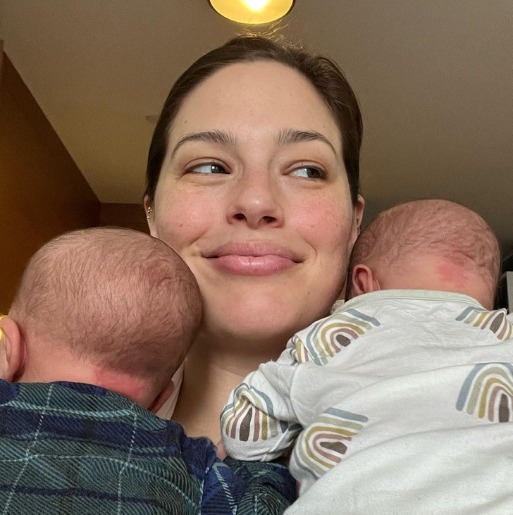 Explains Why She Quit Breastfeeding Her 5 Month Old Twins Ashley Graham 7417