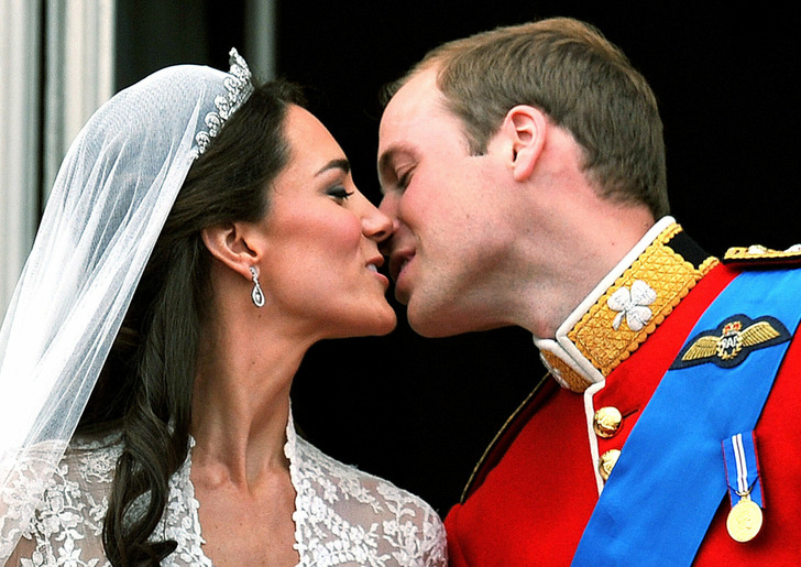 15+ Iconic Royal Kisses That Were Caught on Camera