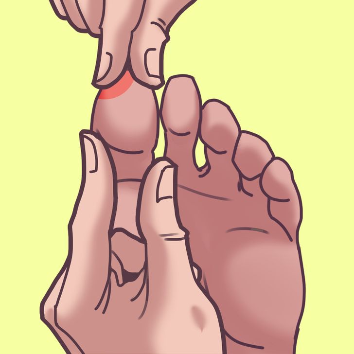 A Reflexologist Shares a 2-Minute Foot Massage That Can Help You Sleep Like a Log