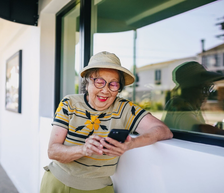 A Future Grandma Who Asked for the Due Date to Draft Her Retirement Notice
