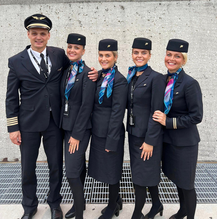 Flight Crew With Mom, Dad, and Their 3 Daughters Took a “Once in a ...