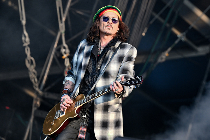 Johnny Depp Rocks The Stage With Alice Cooper Showing True Rockstar Persona Bright Side
