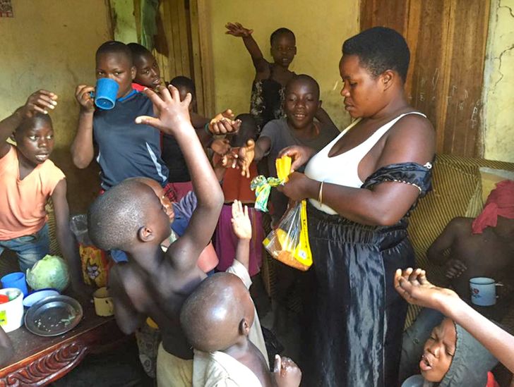 A Woman From Uganda Who Gave Birth to 44 Children Reveals What Her Life Is Like