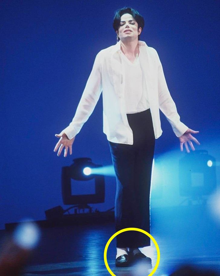 10 Details in Michael Jackson's Costumes That Were a Mystery to Us