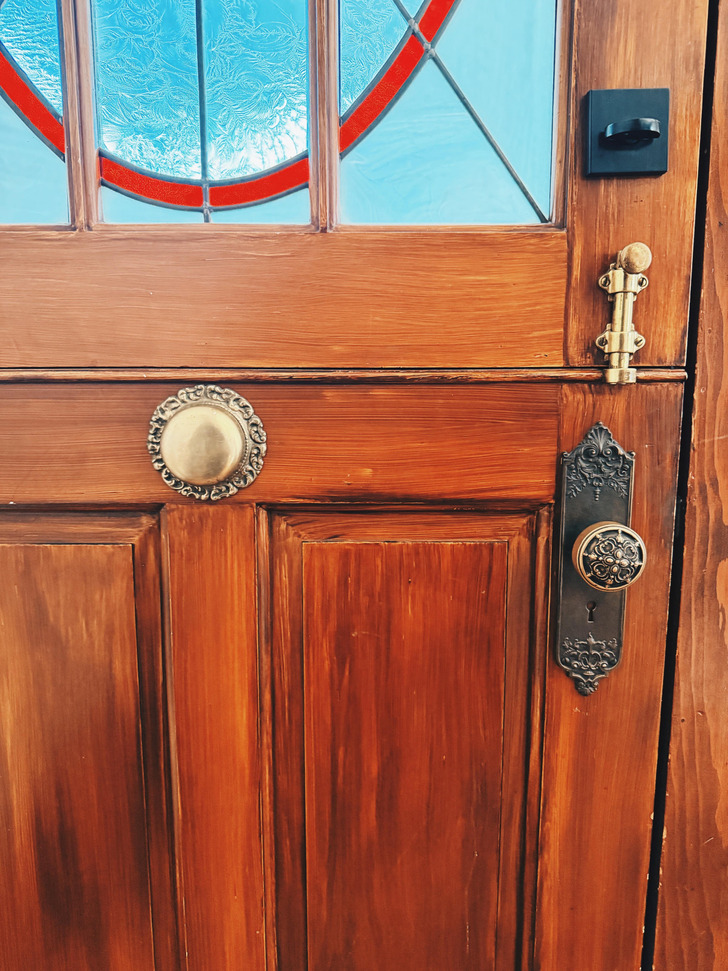 A Grandchild Toured the 1910 House Where Their Grandparents Lived, and the Doorknobs Still Squeaked the Same