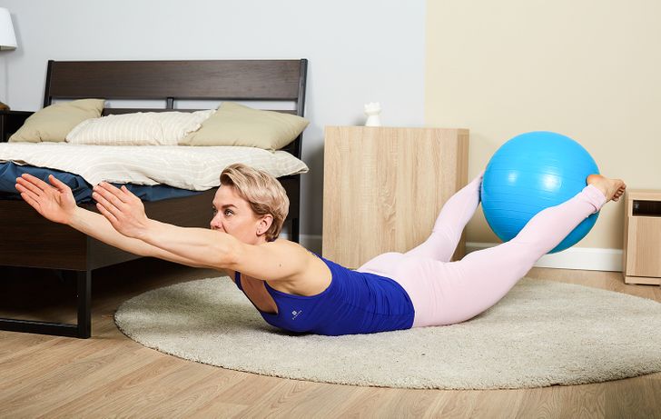 10 exerciții care pot ajuta la tonifierea feselor chiar dacă ești leneș
