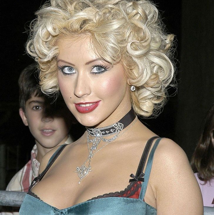 12 Trends That Were Super Popular in the 2000s but Look Ridiculous Now