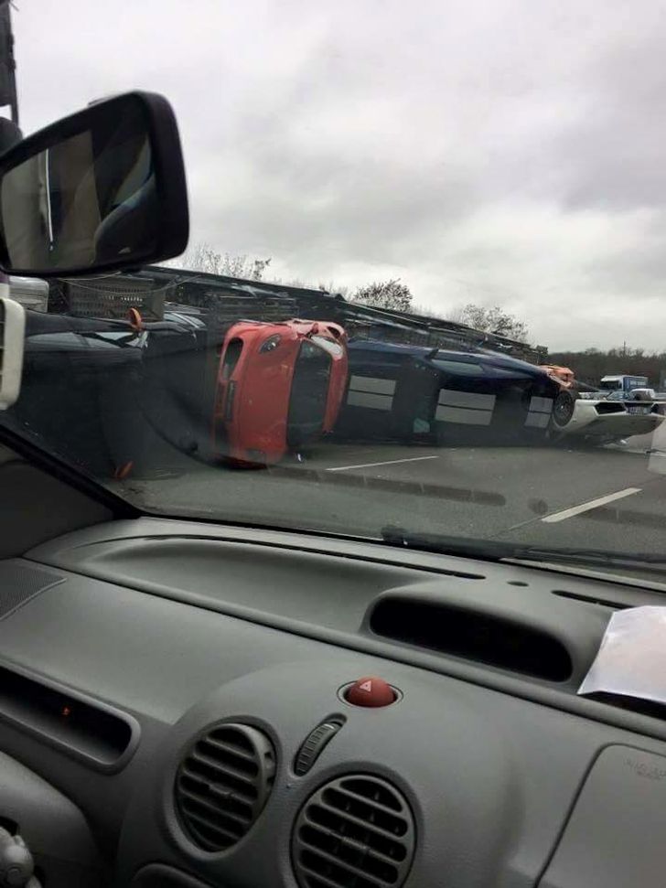 23 Photos Showing That Sometimes the Whole World Is Against You