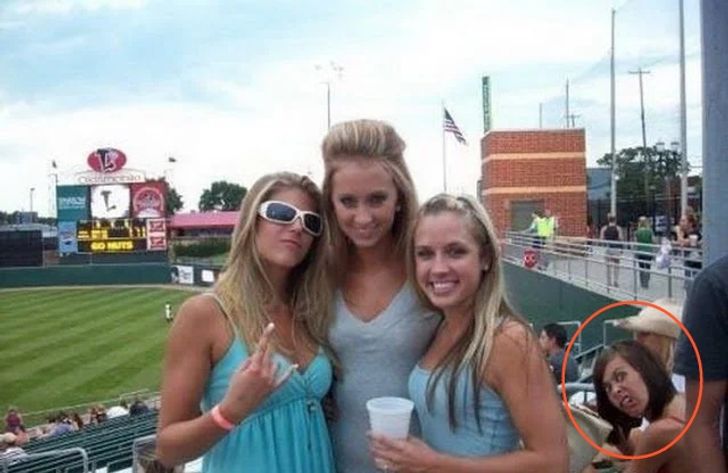 22 Photos That Are Way More Hilarious If You Zoom In