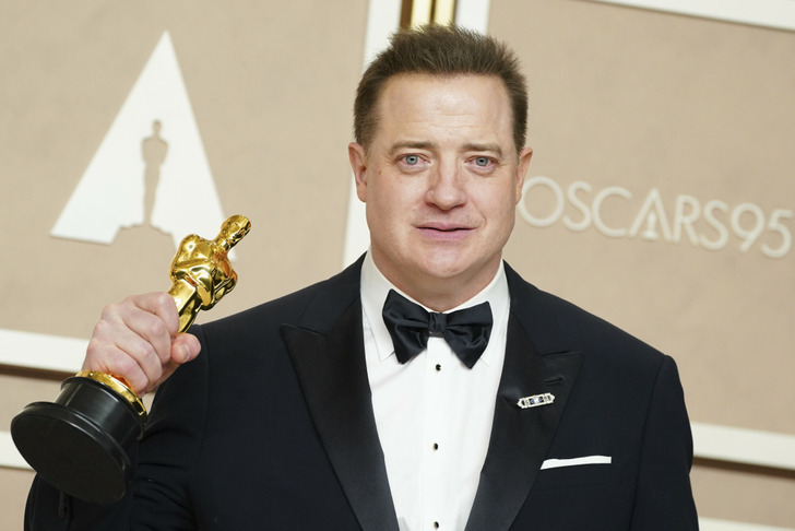 Brendan Fraser Cries His Heart Out While Accepting His First Oscar ...
