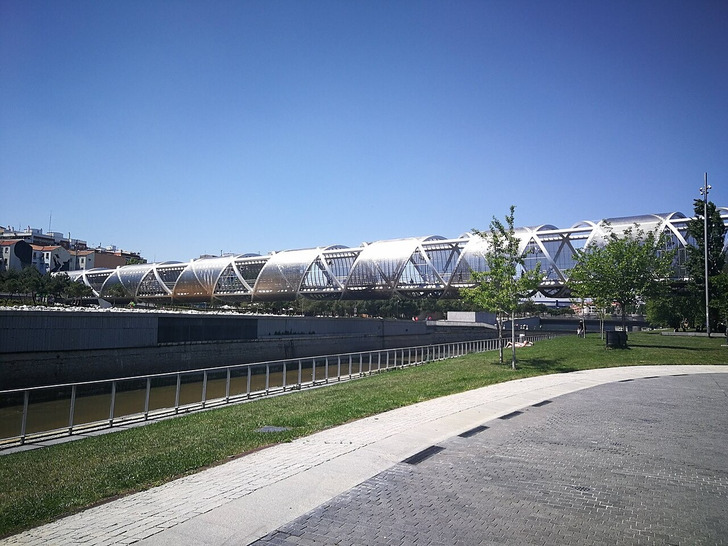 2018: Madrid Río park along the river