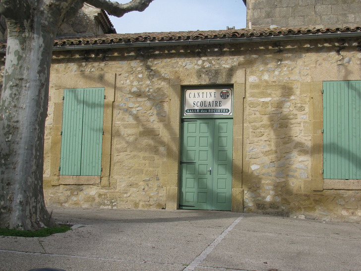 The school canteen in Lédenon, France