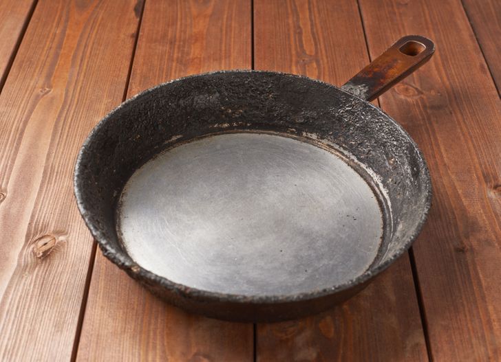 12 Ordinary Items That Bring Our Kitchen Back to the Stone Age