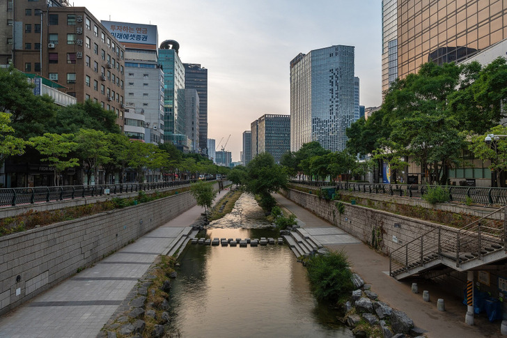 The Cheonggyecheon stream today