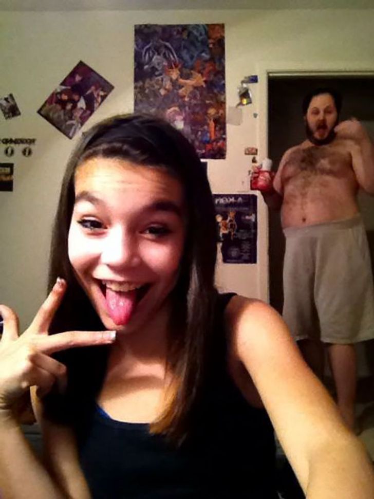 22 Times People Tried to Take Selfies and Failed Dramatically