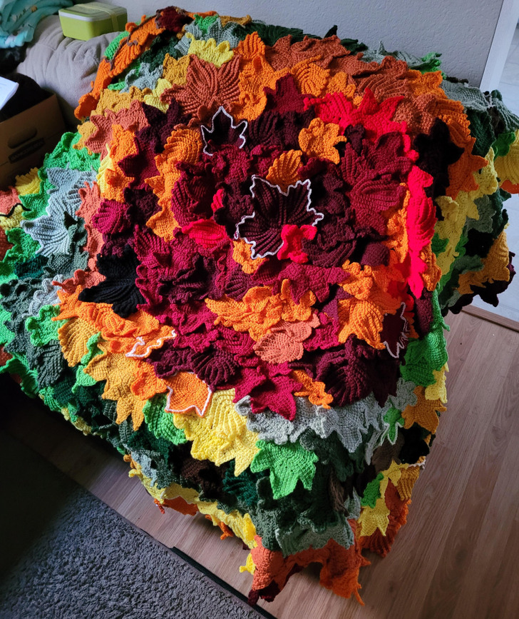 365 Crochet Leaves, Colored Like Real Leaves at That Day’s Temperature