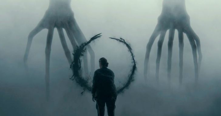 Dalam film, Arrival, tidak ada yang memperhatikan fakta bahwa para ilmuwan melihat simbol Heptapod terbalik karena alien menarik mereka di sisi lain kaca. Ini bisa mendistorsi makna pesan.