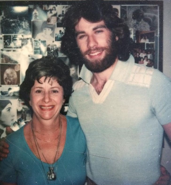 20+ Photos With Celebrities That Internet Users Found in Their Family Albums