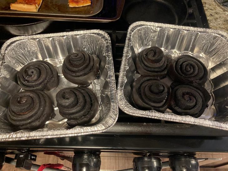 20+ People That Should Get a Restraining Order From Their Stove