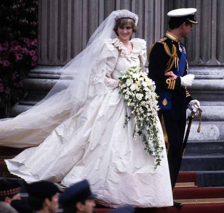 Priscilla Presley Didn't Like Wedding Dress She Wore to Marry