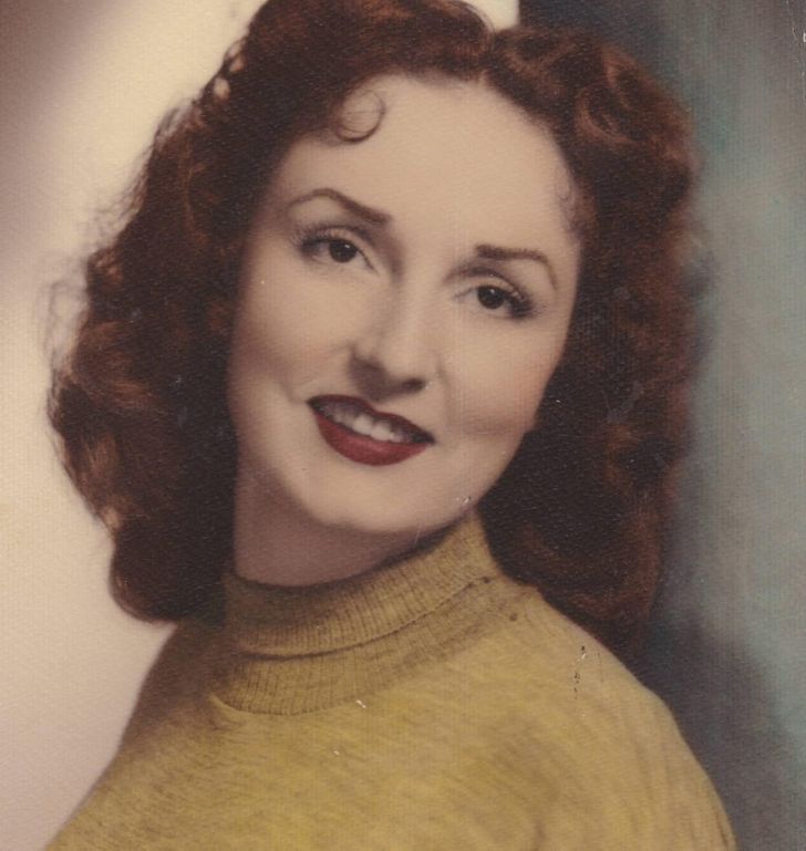 15 Family Pics Where Our Grandmas Look Classy Like Hollywood Starlets