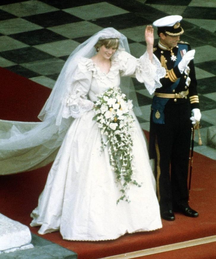 21 Iconic Dresses Worn by Princess Diana That Still Leave Us Stunned ...
