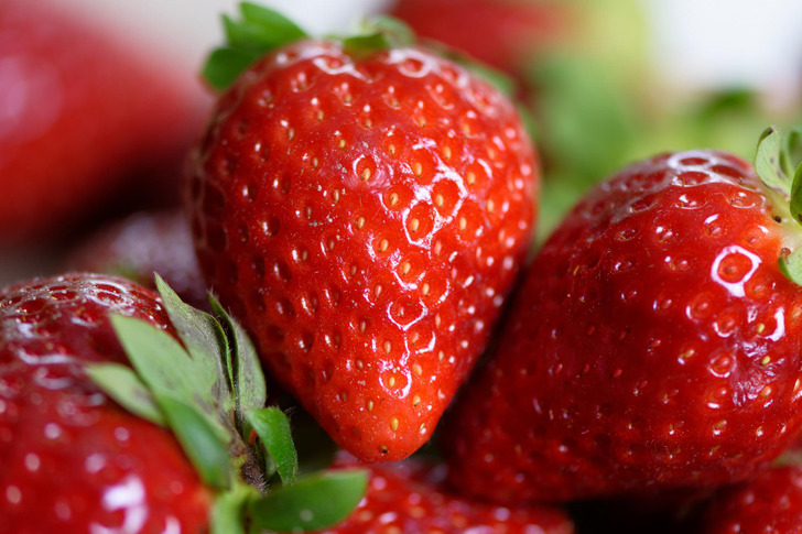 12 fruta dhe perime që hidratojnë trupin tuaj dhe ju japin energji