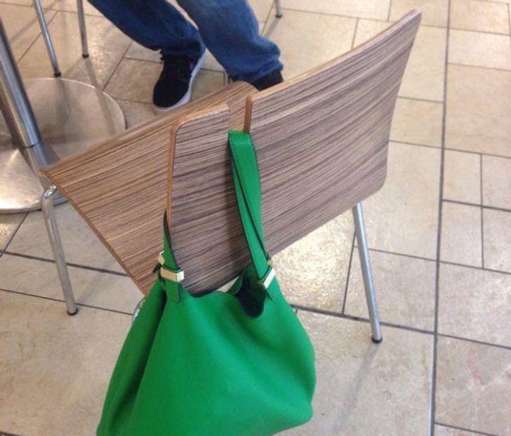 เก้าอี้ที่เก็บกระเป๋าของคุณได้