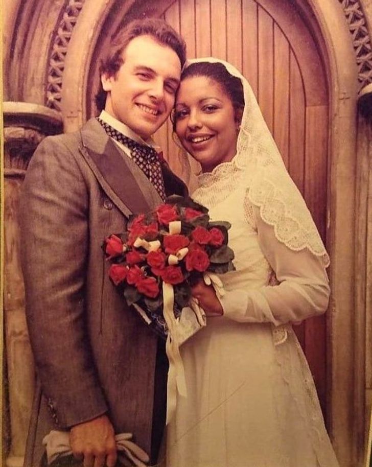 20+ Photos Showing How Wedding Dresses Used to Be in the Past