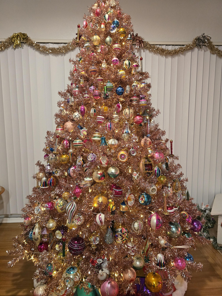 Grandma’s Vintage Glass Ornaments Are Back on the Tree
