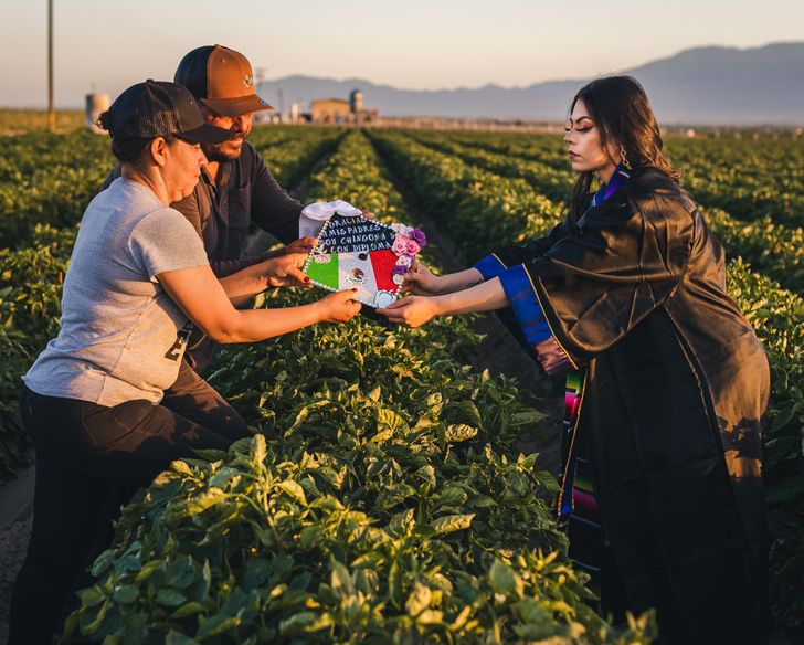 A Student Took Graduation Pics in the Field Where Her Parents Work to Remind Us That Hard Work Always Pays Off