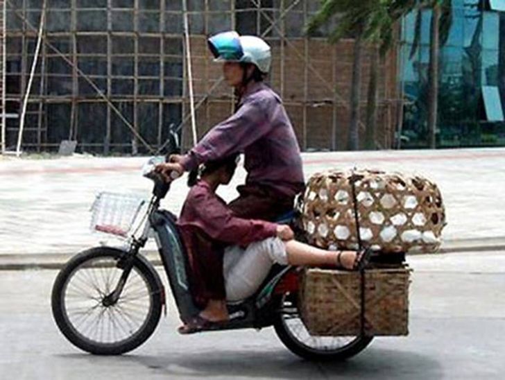 19 People Who Surprised Us With Their Ridiculous Choice of Transportation