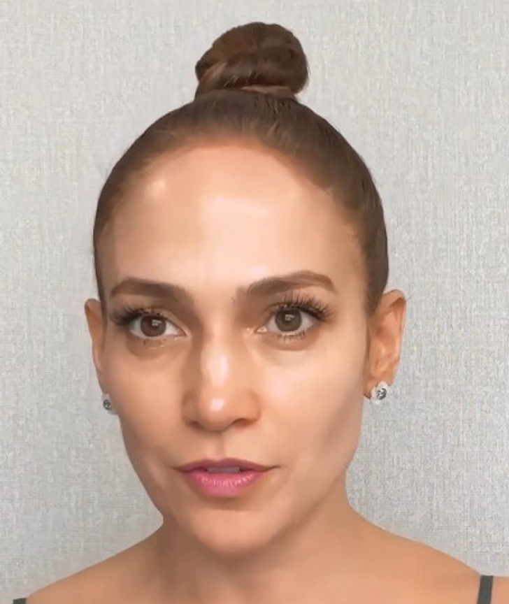 Dermatologist Reveals 4 Real Reasons Why Jennifer Lopez, 53, Doesn'T Age,  And It'S More Than Plastic Surgery Or Products / Bright Side