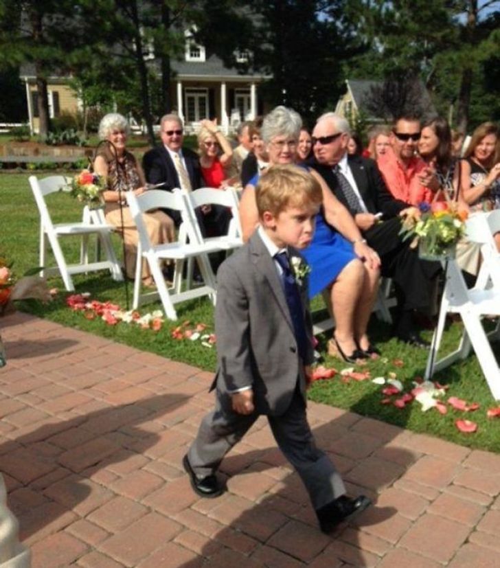 24 Cases Where a Wedding Photographer Captured Something Unexpected