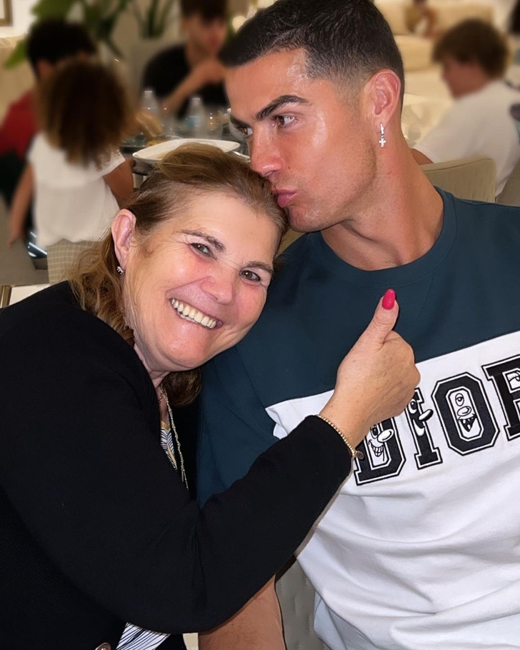 cristiano ronaldo and his mother