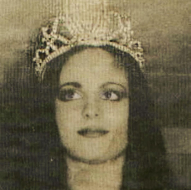 Close-up of the face of a beauty queen many years ago.