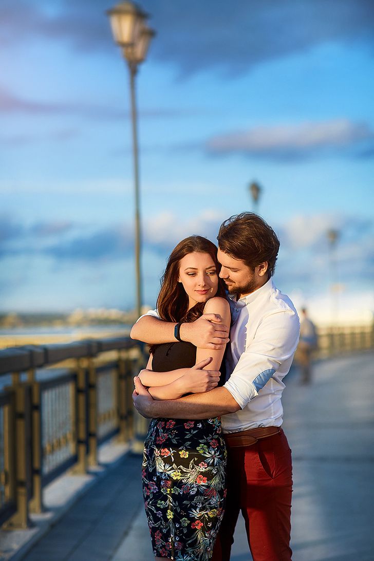 These 9 Types of Hug Will Shed Light on Your Relationship