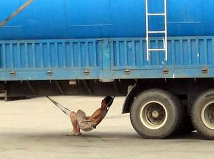 20+ People Who Are So Insane, It’s Too Funny for Words (New Pics)